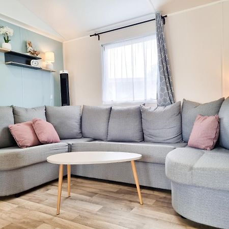 Prachtig Chalet Ok50 D12 Op Familiecamping 오스트카펠 외부 사진