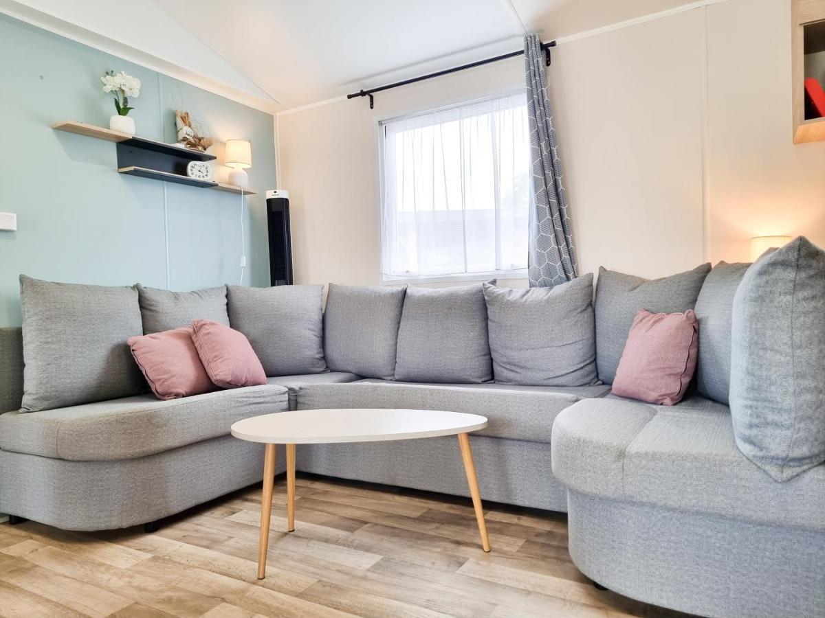 Prachtig Chalet Ok50 D12 Op Familiecamping 오스트카펠 외부 사진